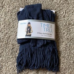Time & Tru 3 piece hat, glove, & scarf set